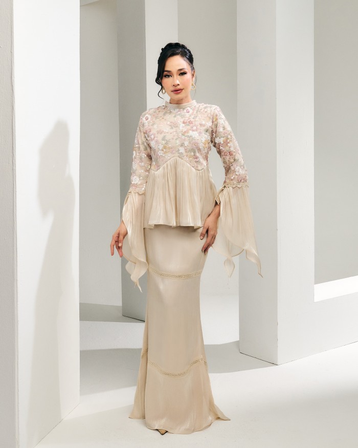 Noelle - Dark Vanilla