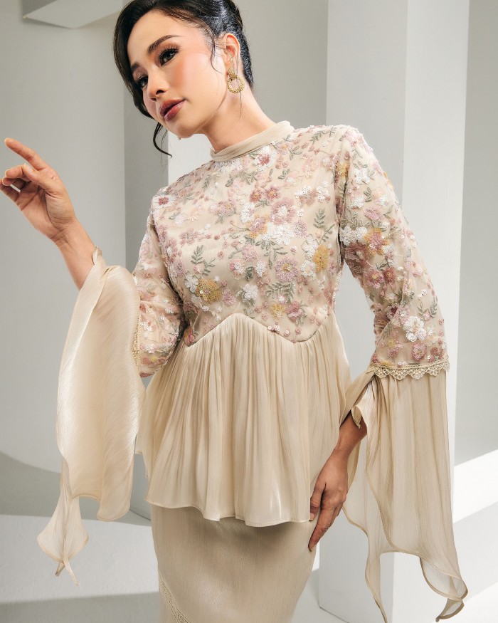 Noelle - Dark Vanilla