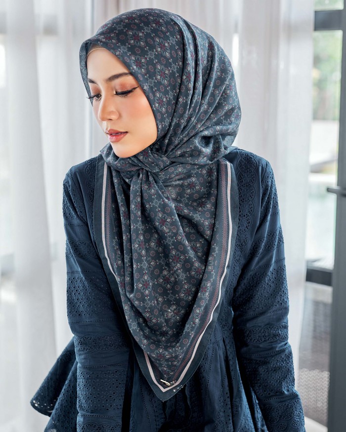 Dewi in Navy