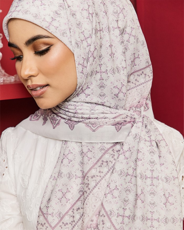 Naima in Lilac