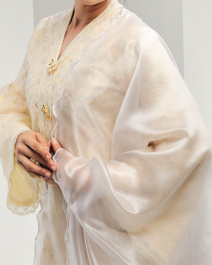 (PRE-ORDER) Kesuma - White