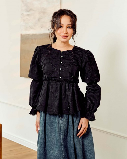 Pearla - Midnight Black  Pearla - Midnight Black